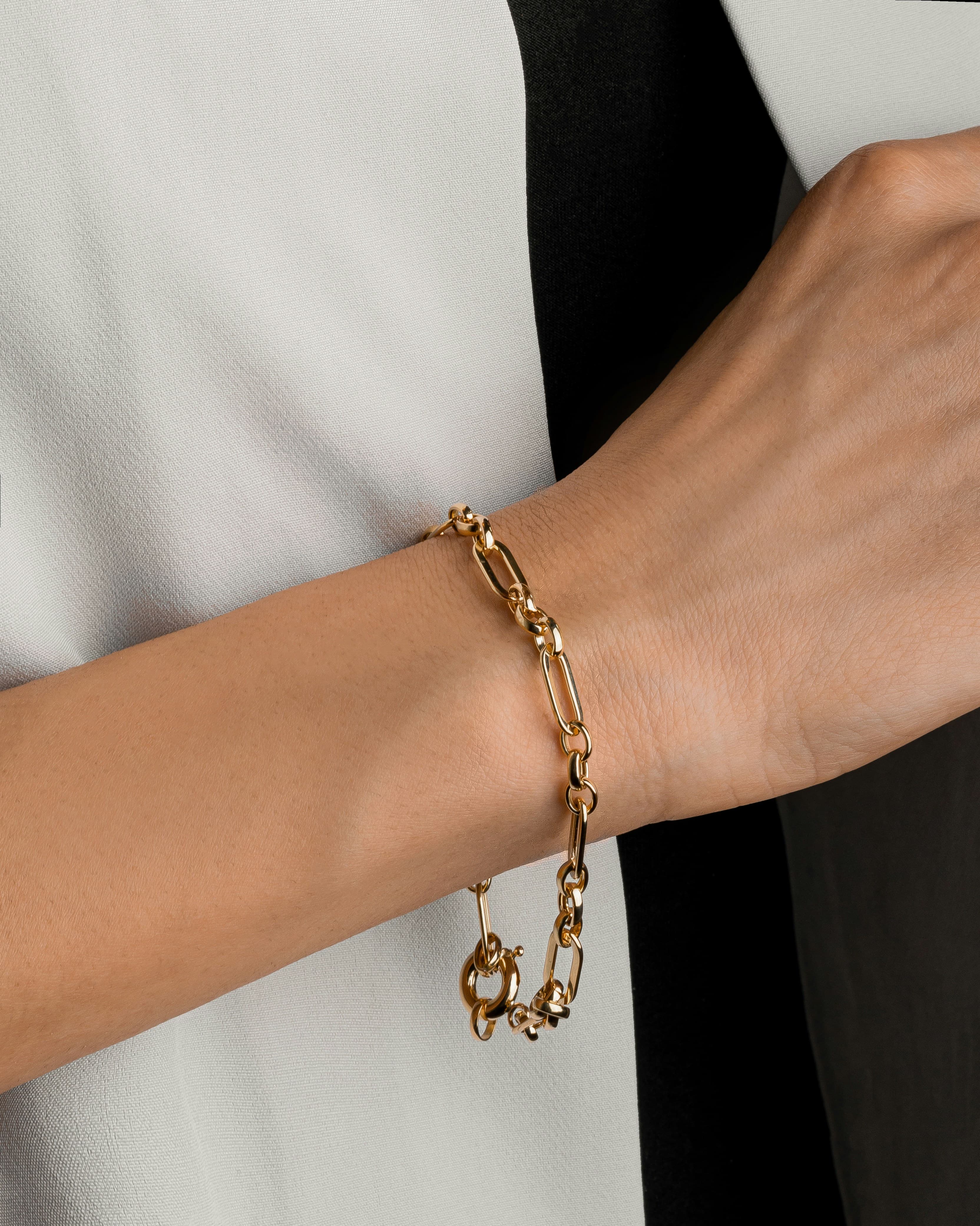 Gold chain bracelet